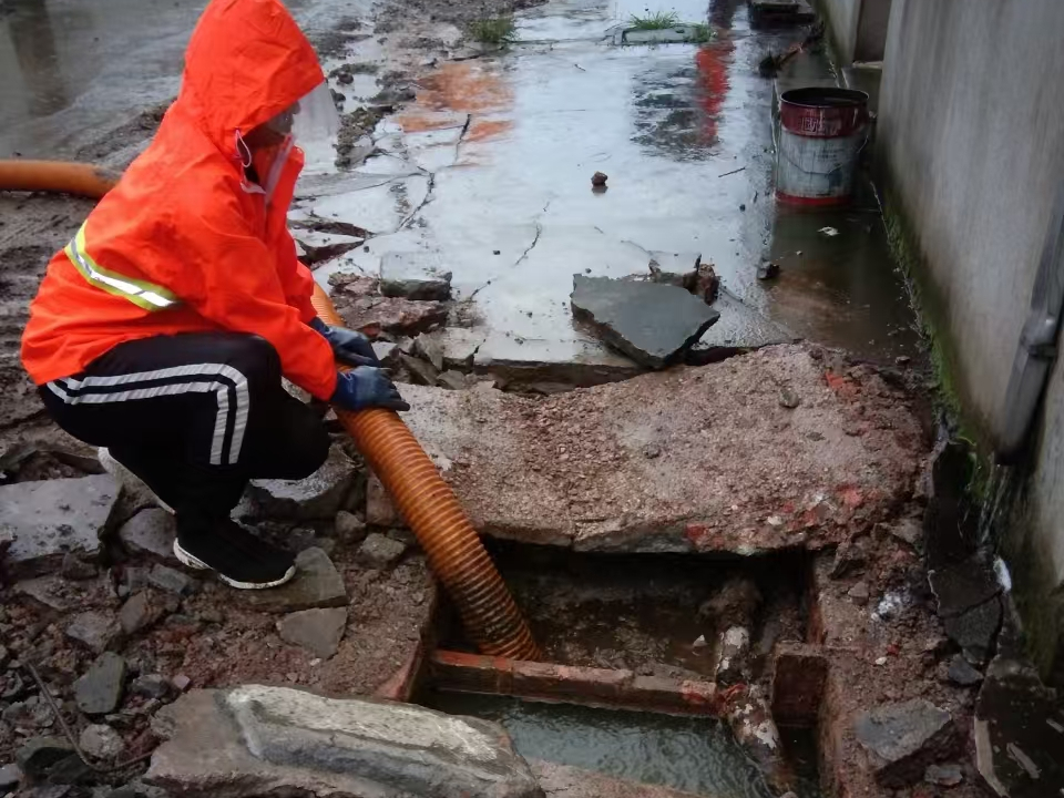 嵊泗专业清理污水池 炜誉市政以规范流程守护城市 “肠道”