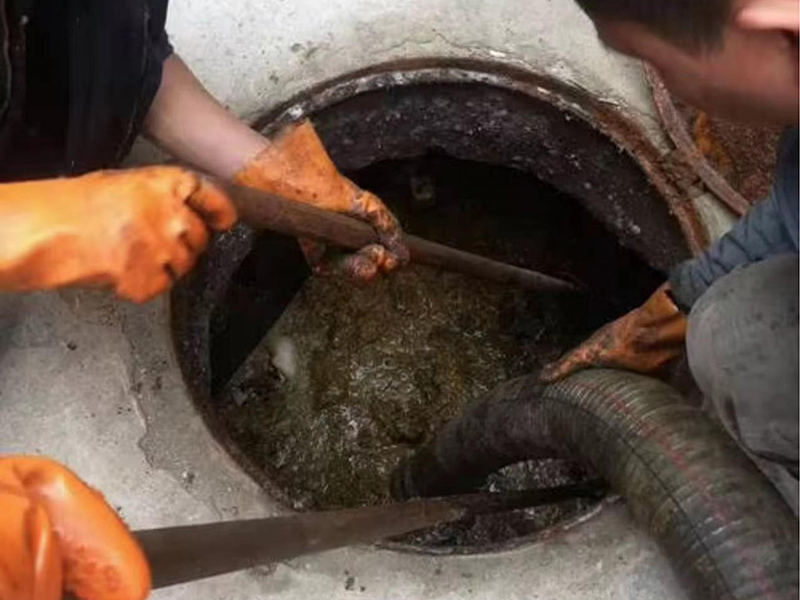 嵊泗清理化粪池时如何避免沼气的危害？